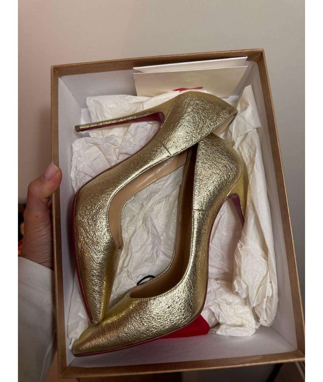 CHRISTIAN LOUBOUTIN Золотые кожаные туфли, фото 3