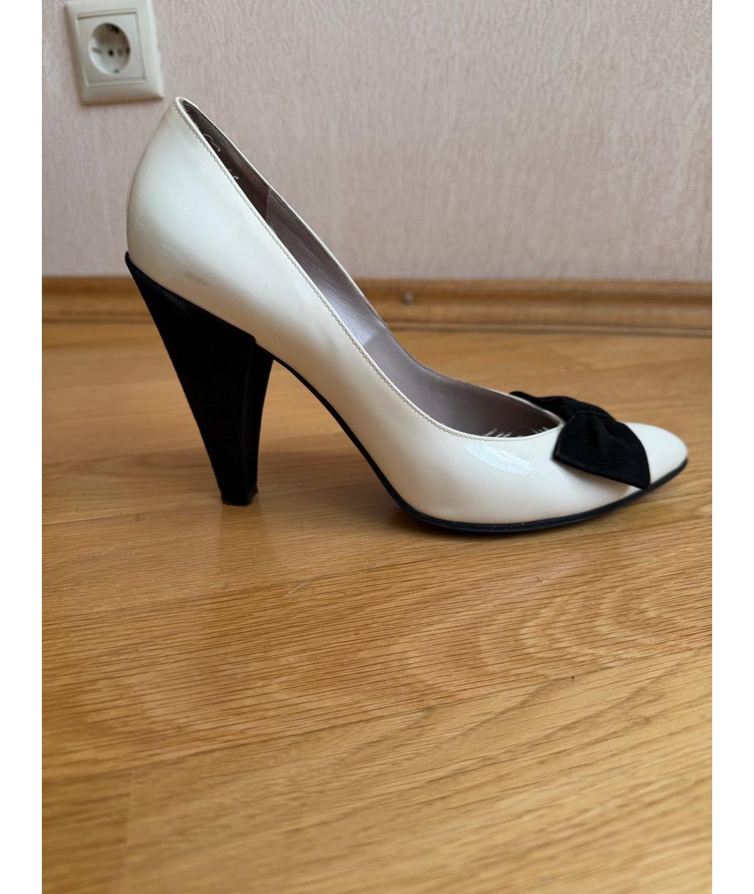 MARC BY MARC JACOBS Белые туфли из лакированной кожи, фото 8