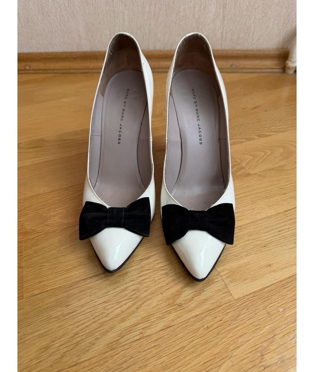 MARC BY MARC JACOBS Белые туфли из лакированной кожи, фото 2