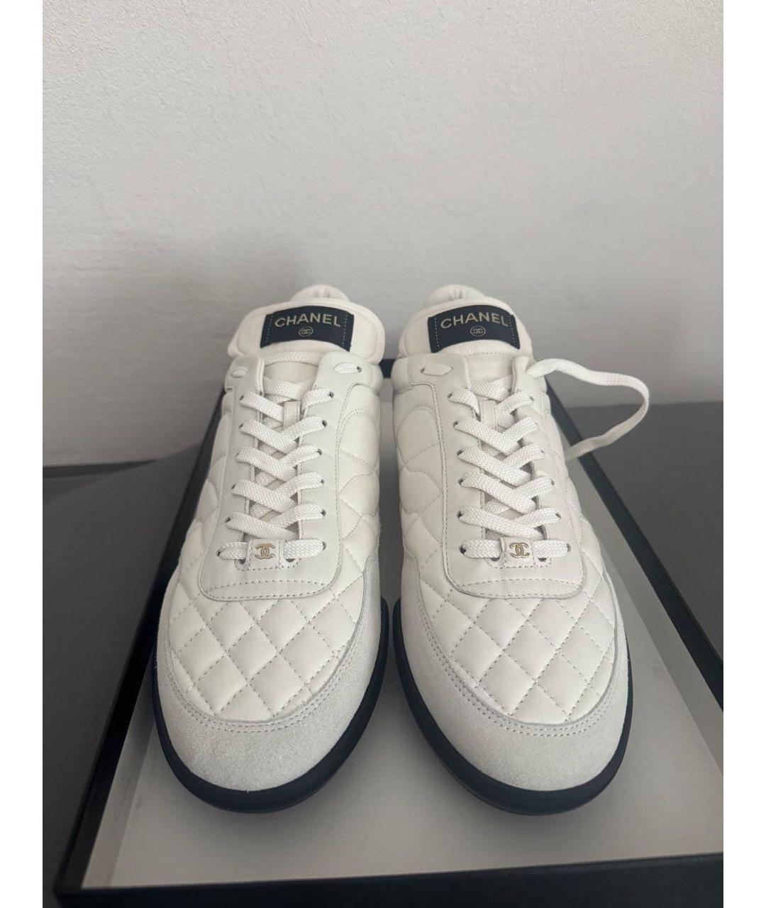 CHANEL Белые кожаные низкие кроссовки / кеды, фото 3