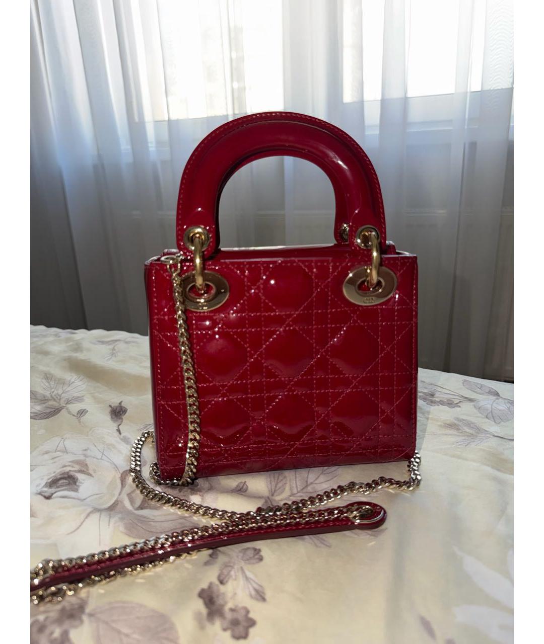 CHRISTIAN DIOR Красная сумка с короткими ручками из лакированной кожи, фото 3