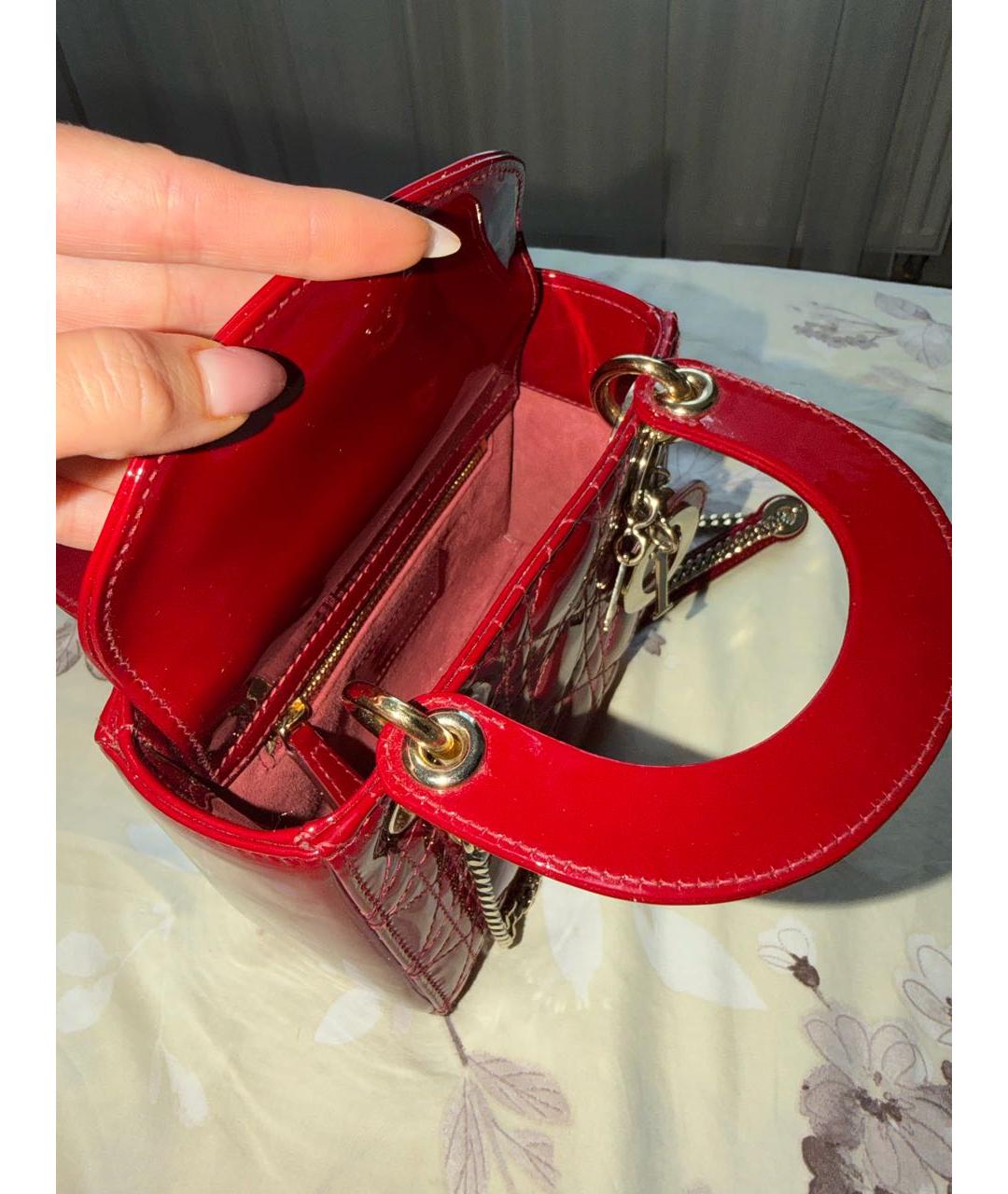 CHRISTIAN DIOR Красная сумка с короткими ручками из лакированной кожи, фото 4