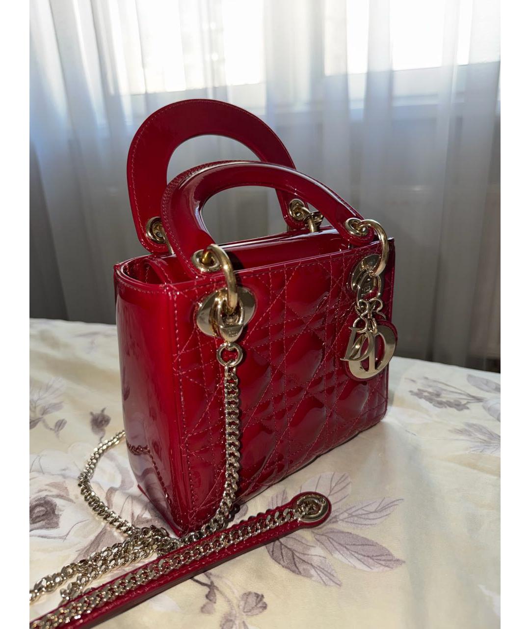 CHRISTIAN DIOR Красная сумка с короткими ручками из лакированной кожи, фото 2