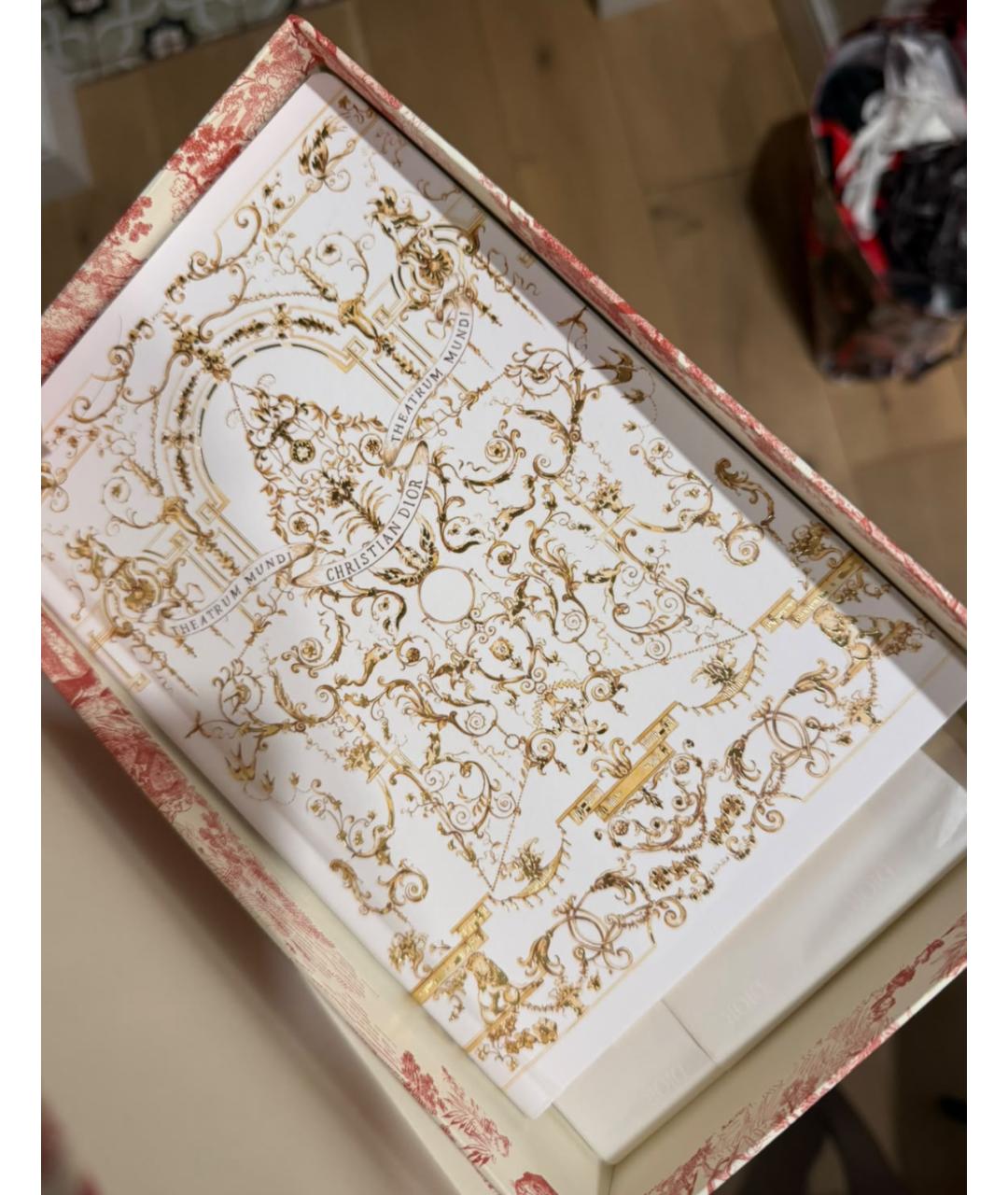 CHRISTIAN DIOR Белая книга, фото 2