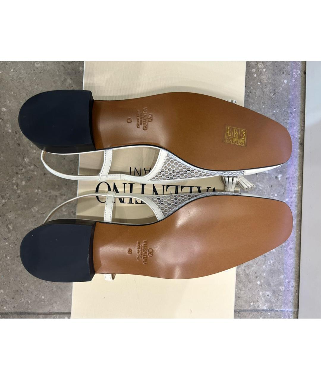 VALENTINO Бежевые кожаные босоножки, фото 8