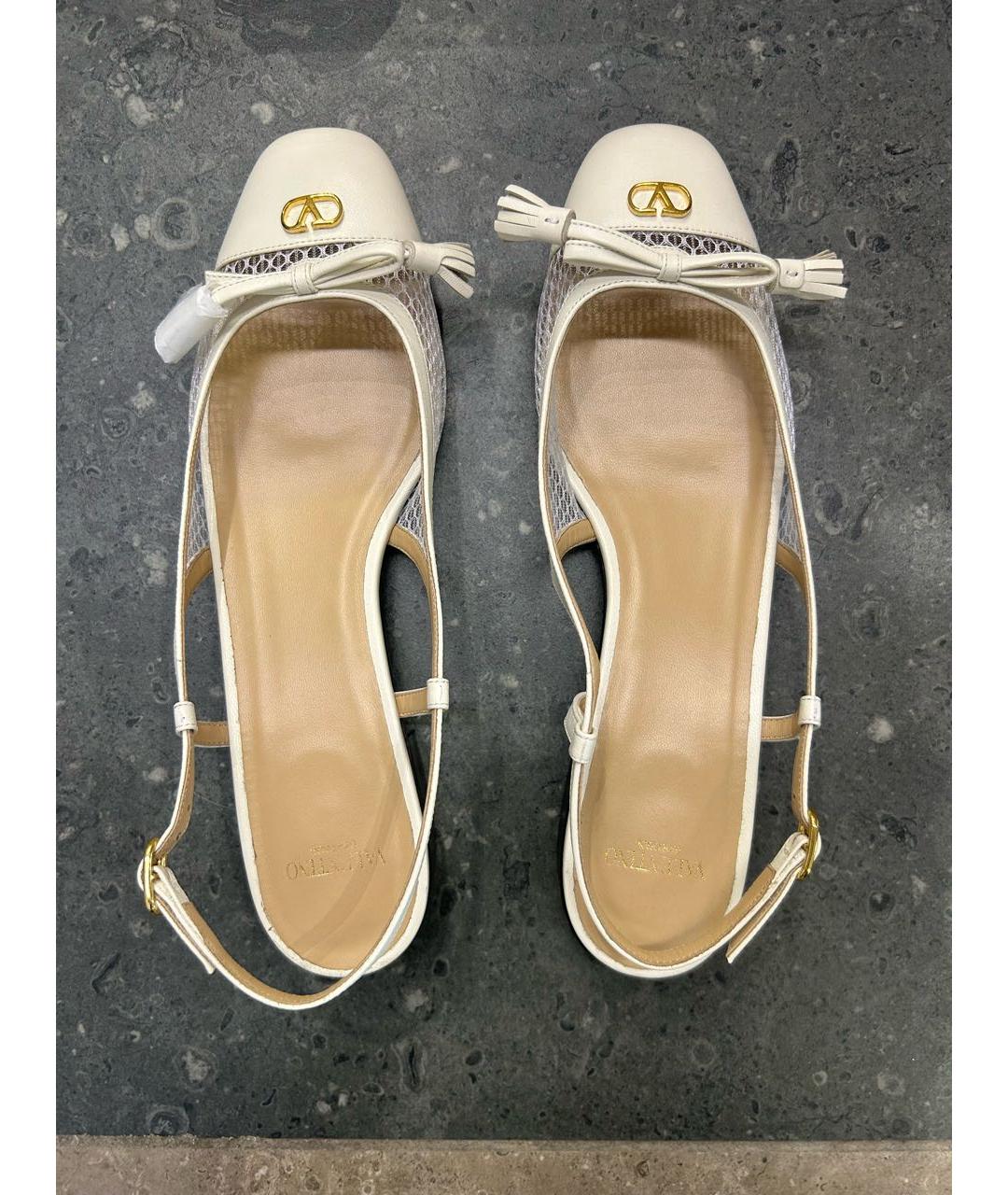 VALENTINO Бежевые кожаные босоножки, фото 3