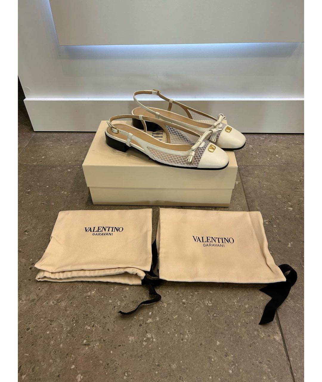 VALENTINO Бежевые кожаные босоножки, фото 5