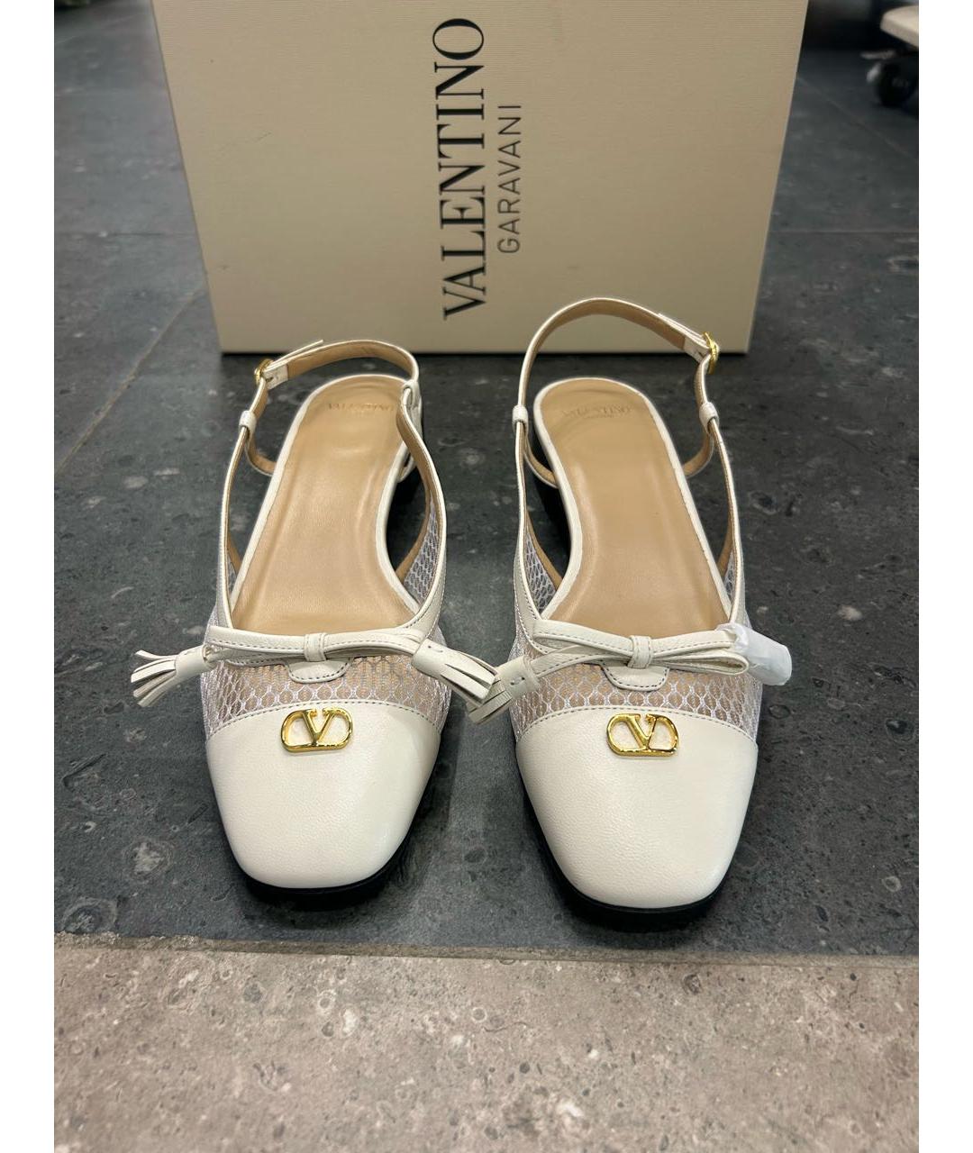 VALENTINO Бежевые кожаные босоножки, фото 6