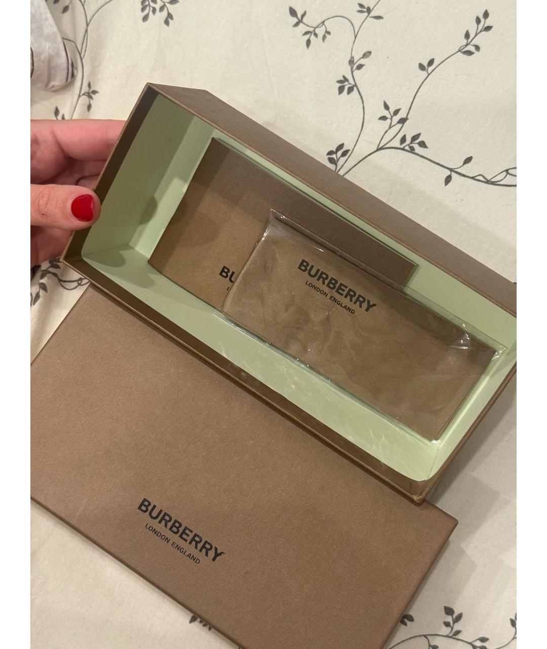 BURBERRY Черные пластиковые солнцезащитные очки, фото 4