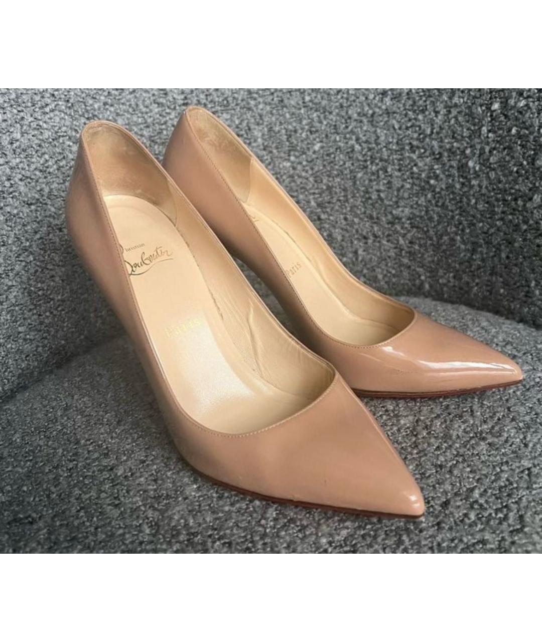 CHRISTIAN LOUBOUTIN Бежевые туфли из лакированной кожи, фото 2