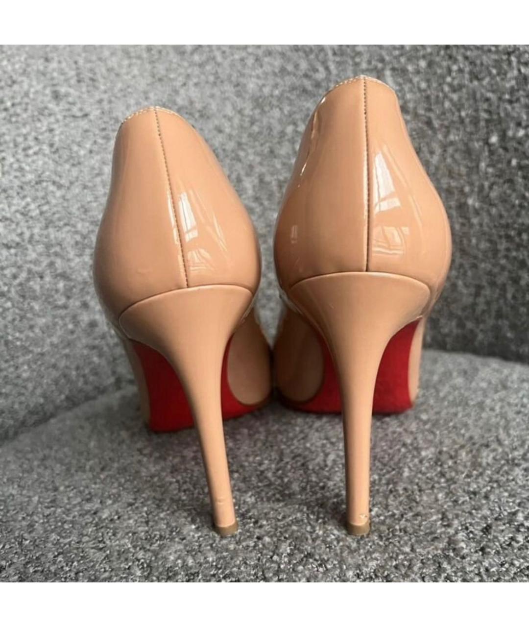 CHRISTIAN LOUBOUTIN Бежевые туфли из лакированной кожи, фото 4