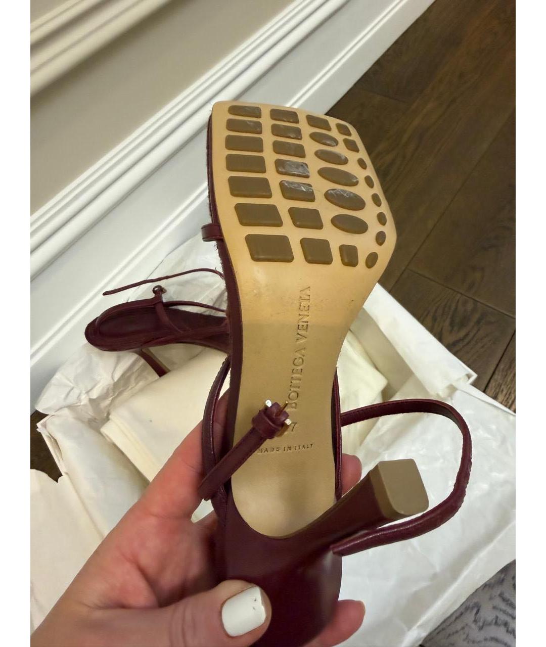 BOTTEGA VENETA Бордовые кожаные босоножки, фото 4
