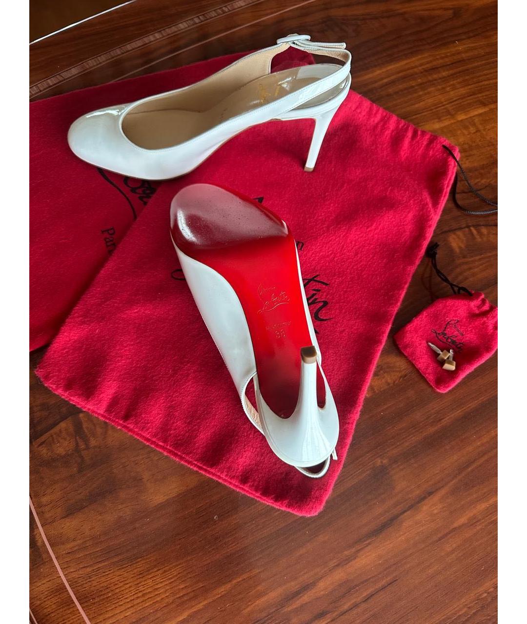 CHRISTIAN LOUBOUTIN Белые туфли из лакированной кожи, фото 6