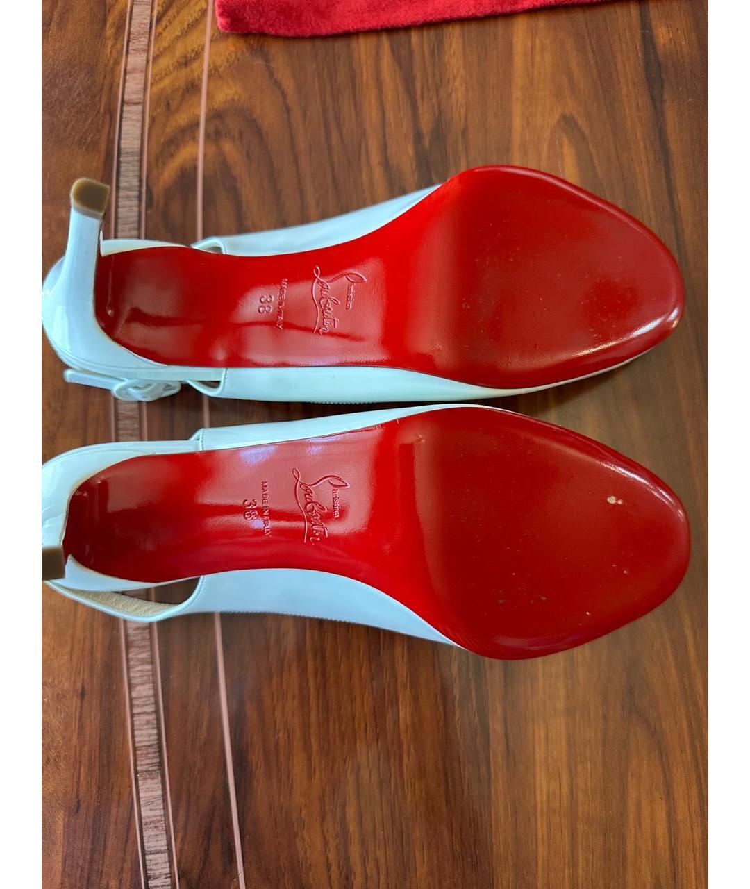 CHRISTIAN LOUBOUTIN Белые туфли из лакированной кожи, фото 5