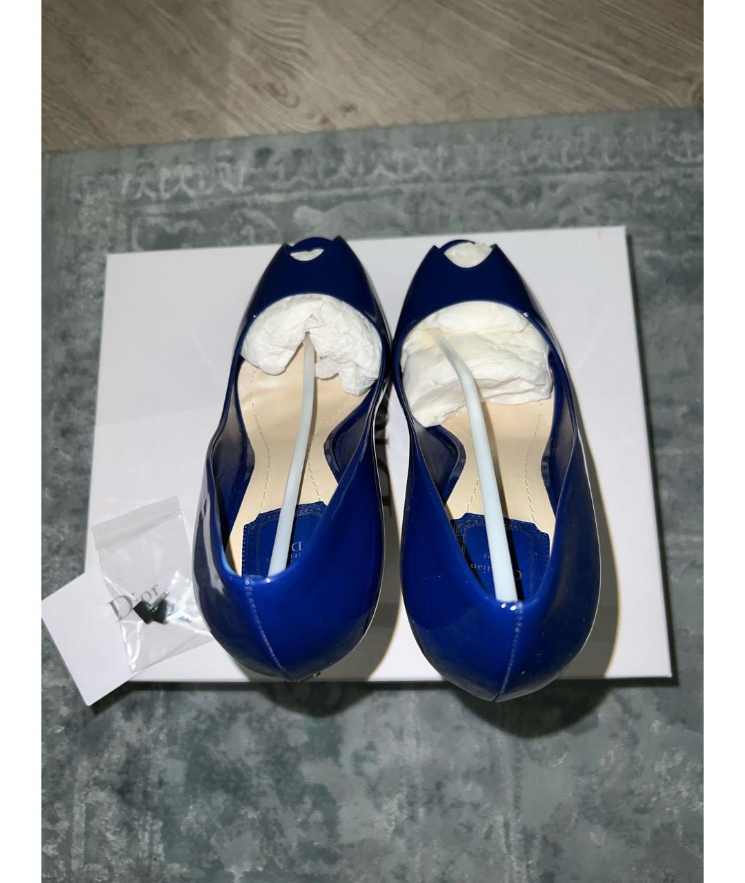 CHRISTIAN DIOR Синие босоножки из лакированной кожи, фото 3