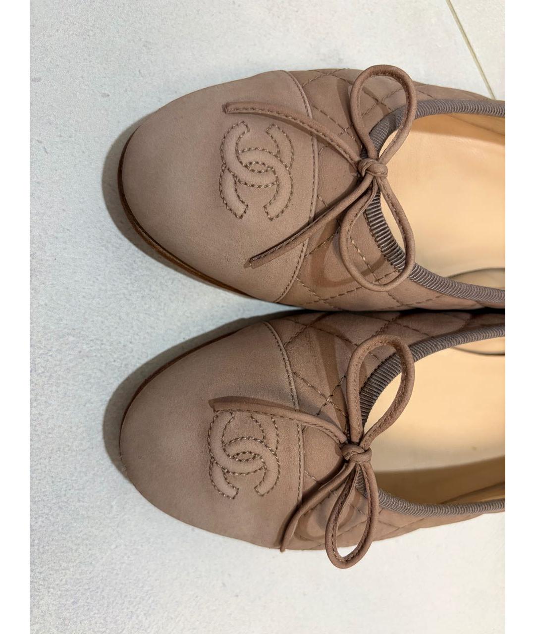 CHANEL Бежевые нубуковые балетки, фото 3