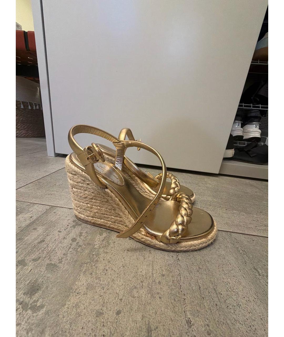 GIANVITO ROSSI Золотые кожаные босоножки, фото 5