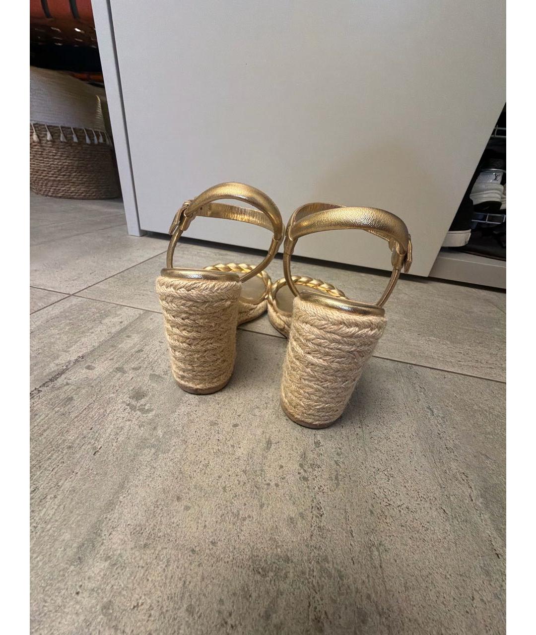 GIANVITO ROSSI Золотые кожаные босоножки, фото 4