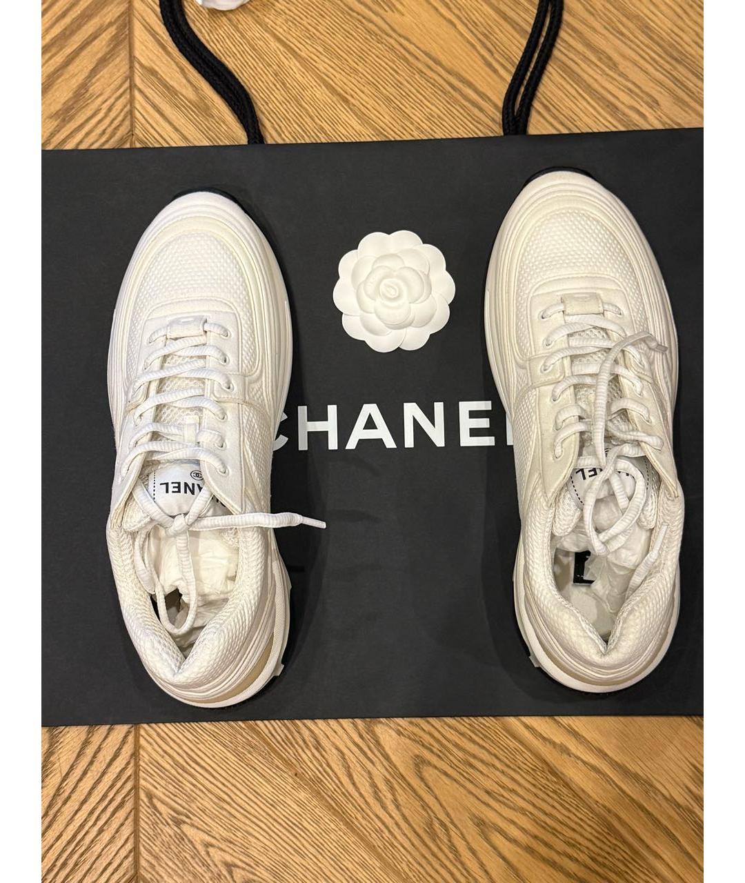 CHANEL Белые кожаные кроссовки, фото 3