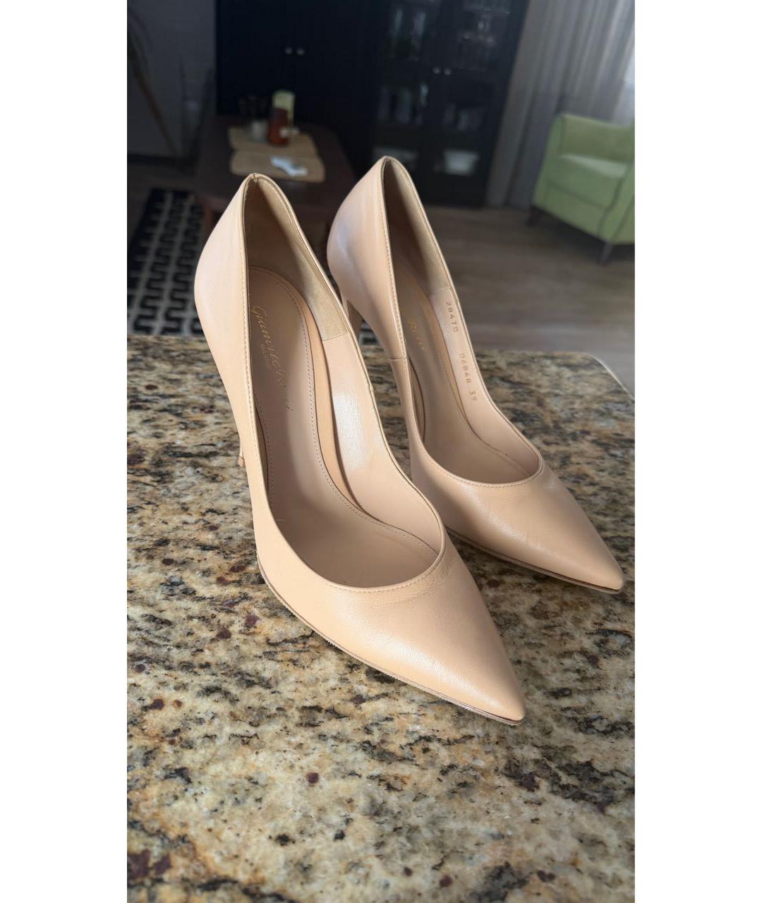 GIANVITO ROSSI Бежевые кожаные туфли, фото 2