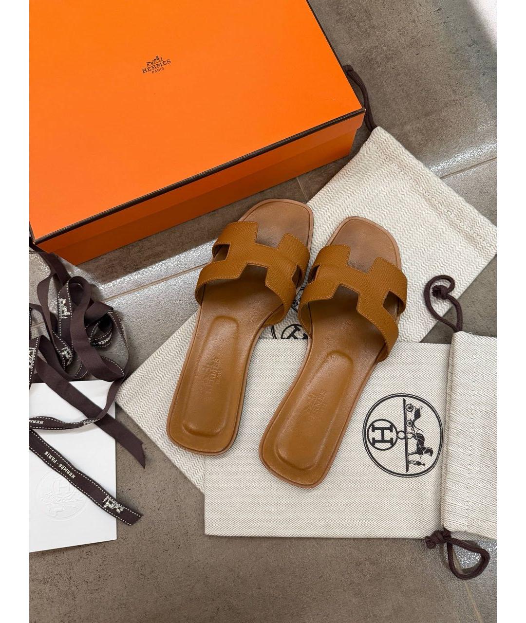 HERMES Коричневые шлепанцы из лакированной кожи, фото 3