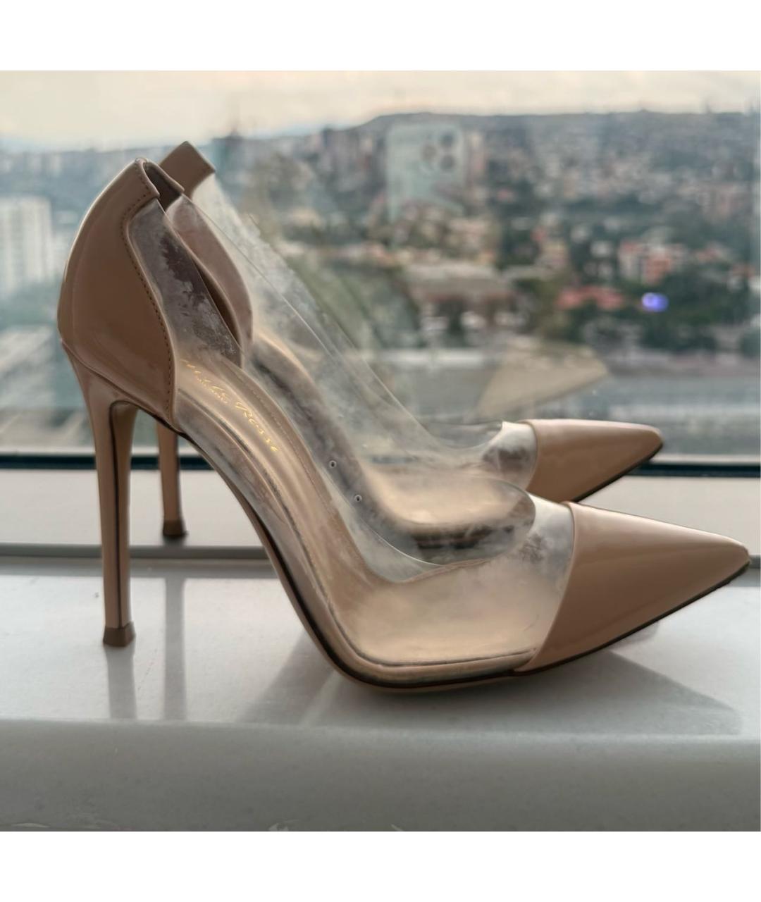 GIANVITO ROSSI Бежевые туфли из лакированной кожи, фото 3