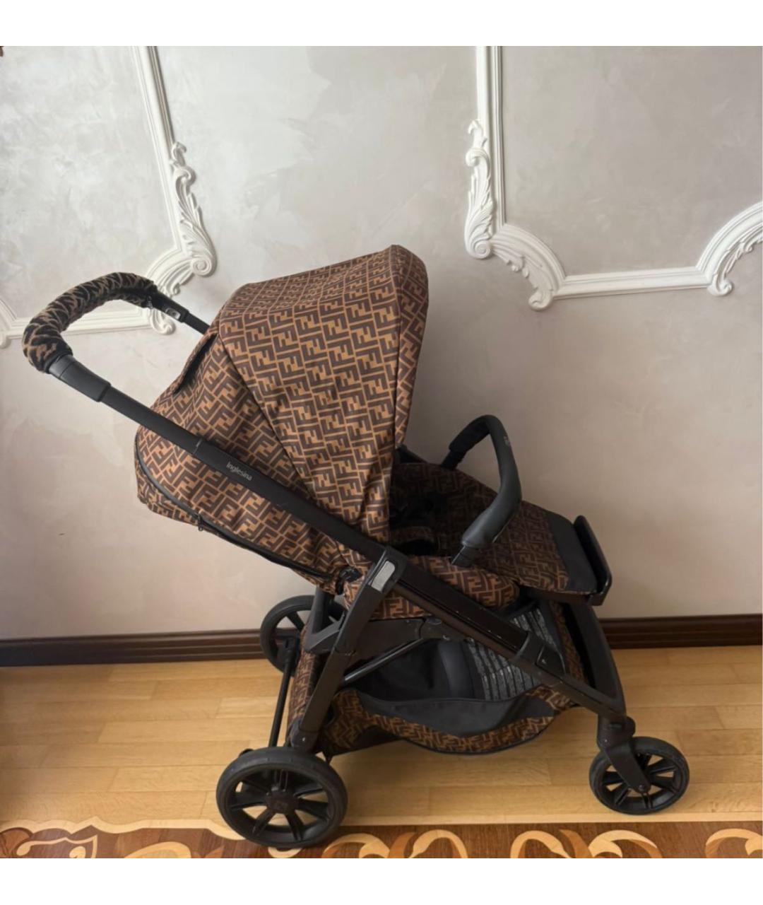 FENDI Коричневая пластиковая коляски, фото 4