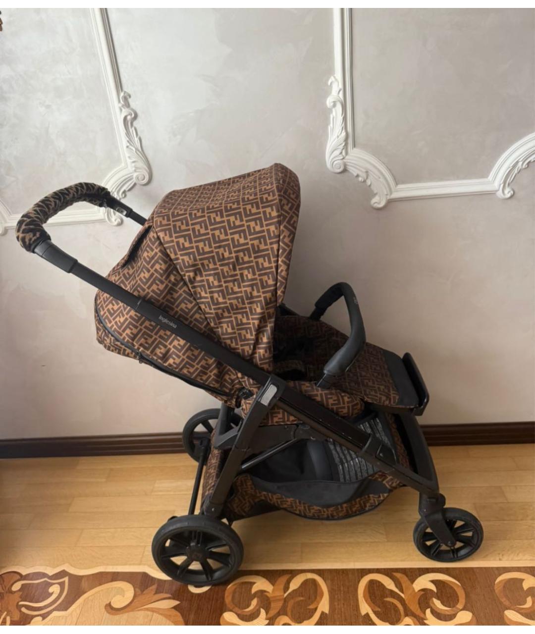 FENDI Коричневая пластиковая коляски, фото 2