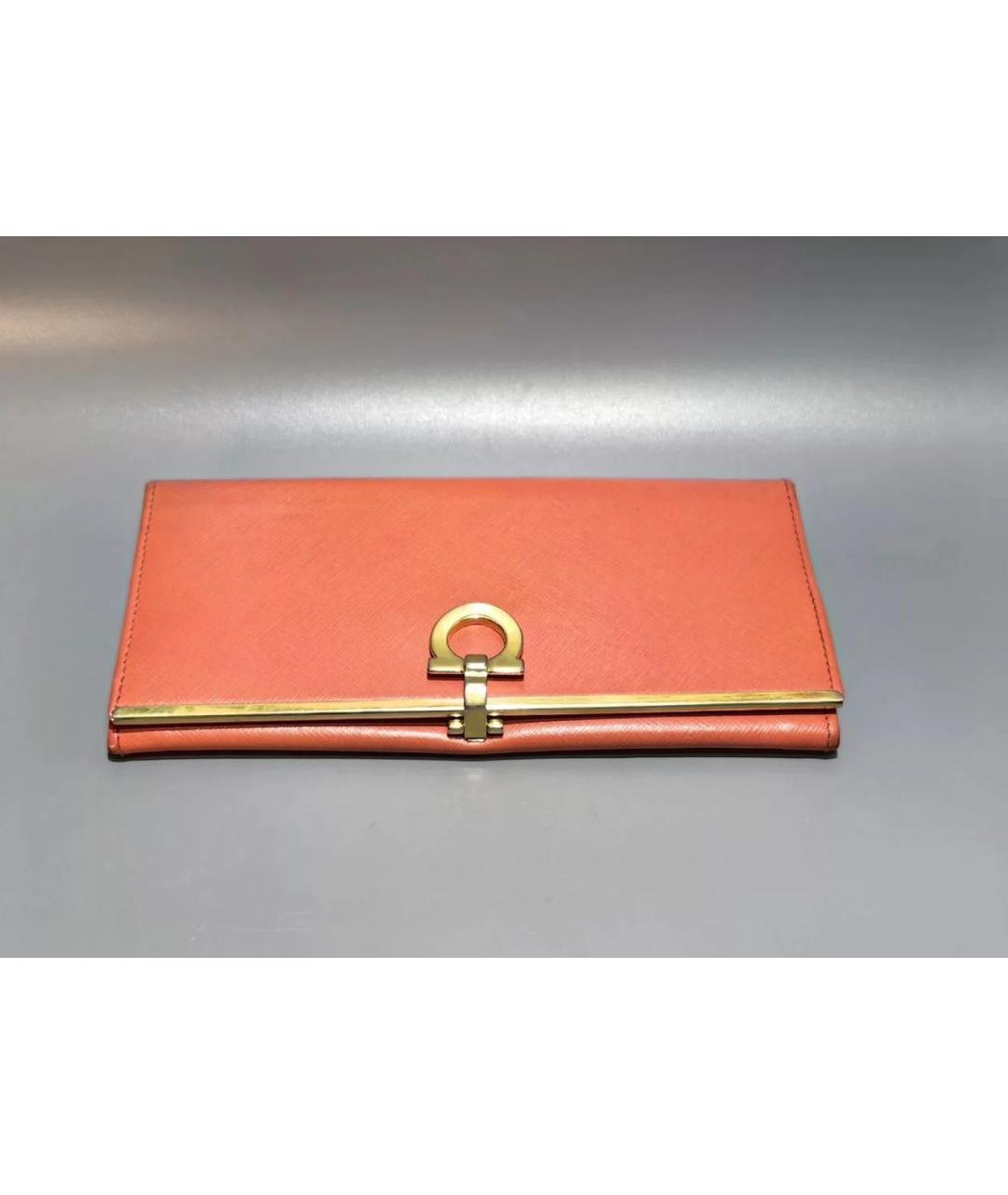 FERRAGAMO Коралловый кожаный кошелек, фото 10