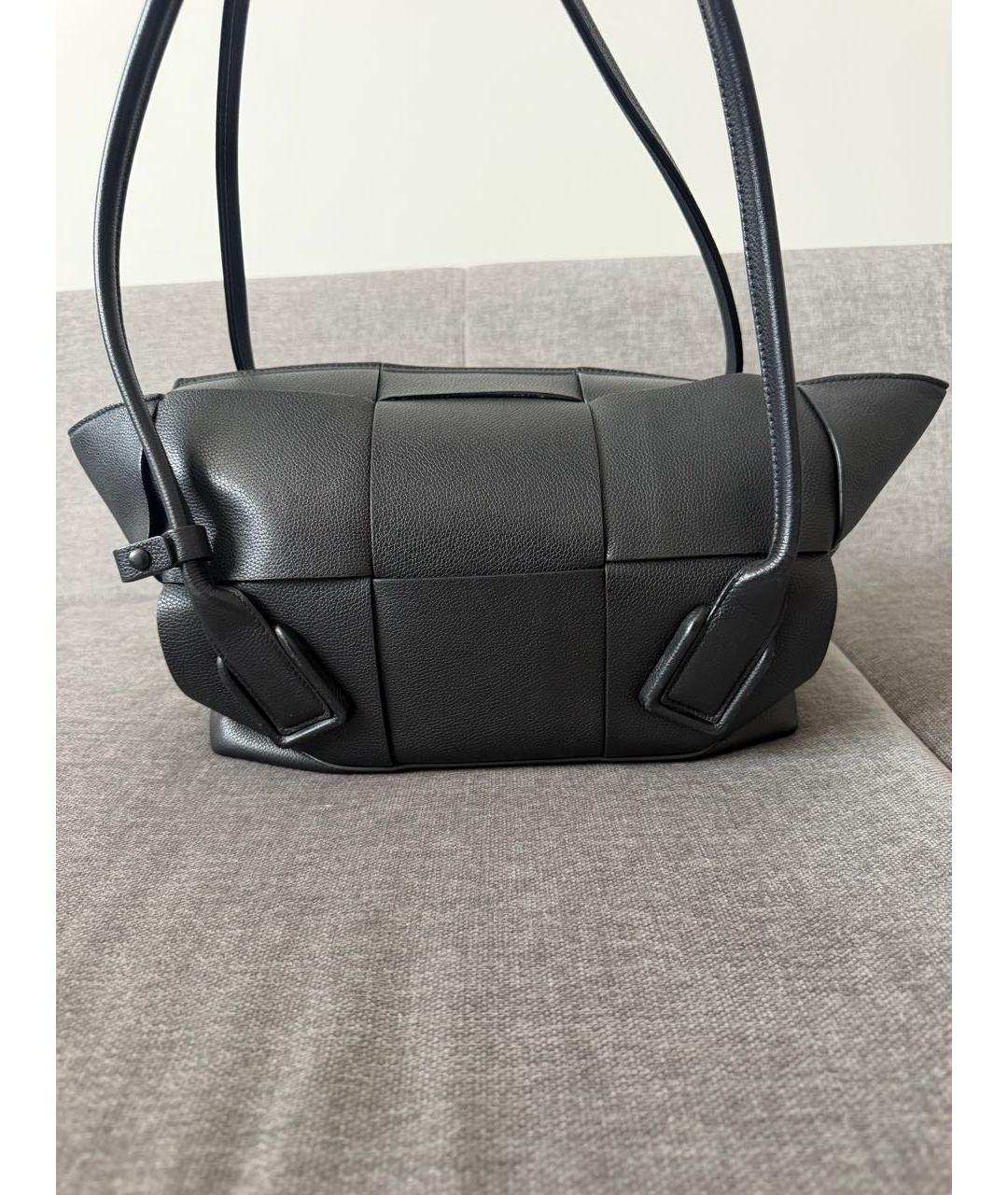 BOTTEGA VENETA Черная кожаная сумка с короткими ручками, фото 3
