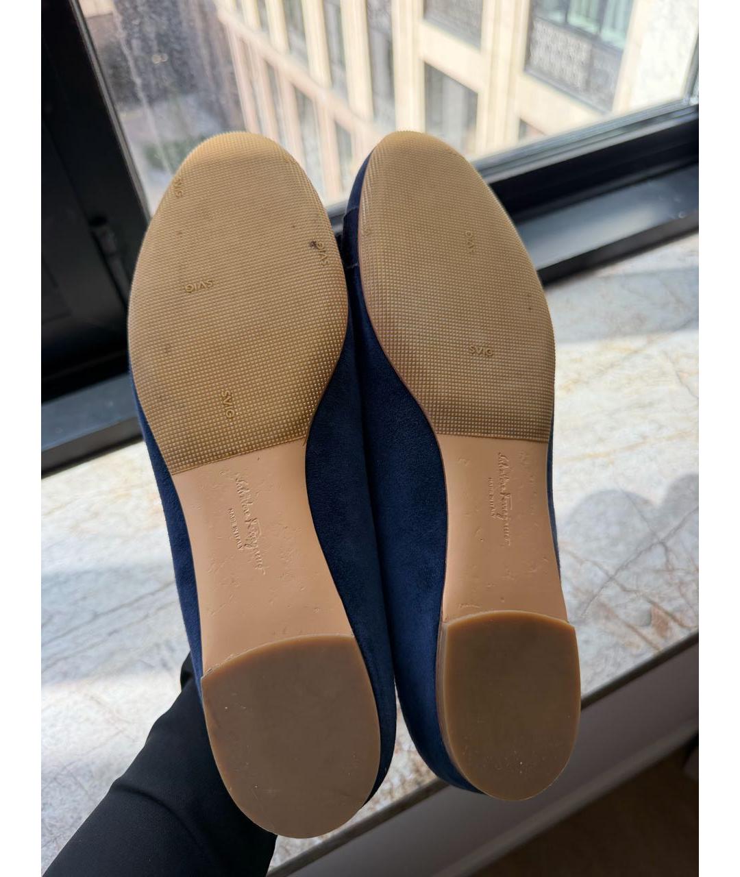 FERRAGAMO Темно-синие замшевые балетки, фото 5