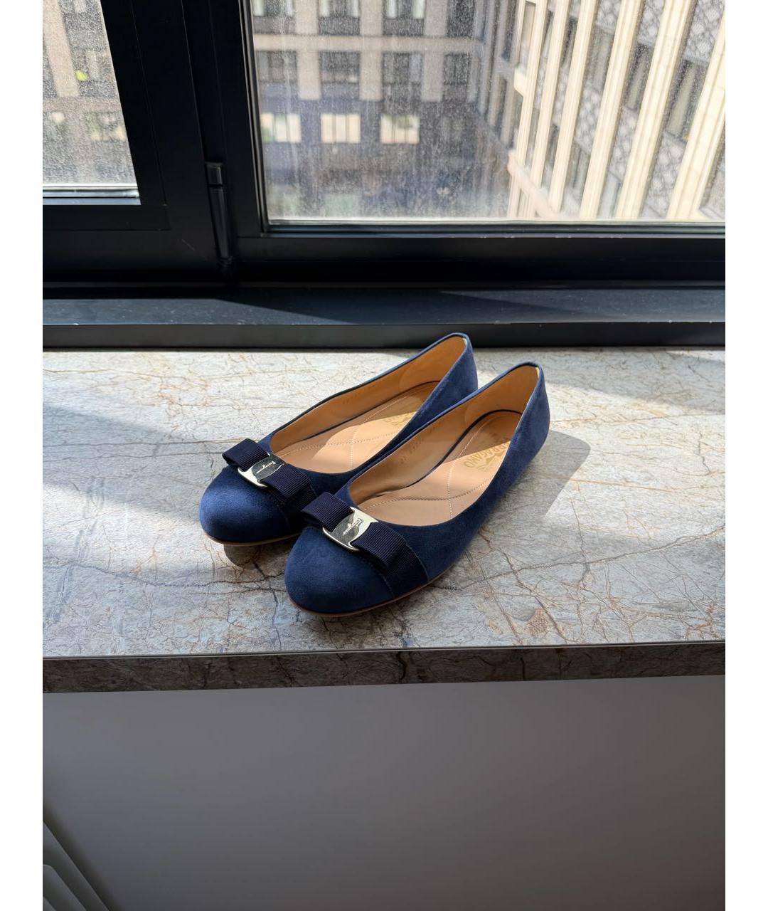 FERRAGAMO Темно-синие замшевые балетки, фото 7