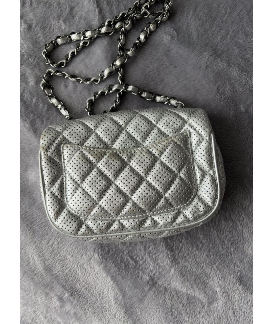 CHANEL Серебряная сумка через плечо, фото 3
