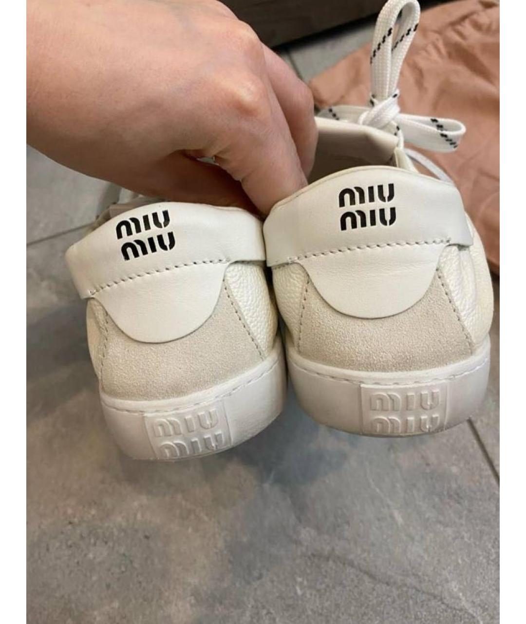 MIU MIU Белые кожаные кроссовки, фото 2