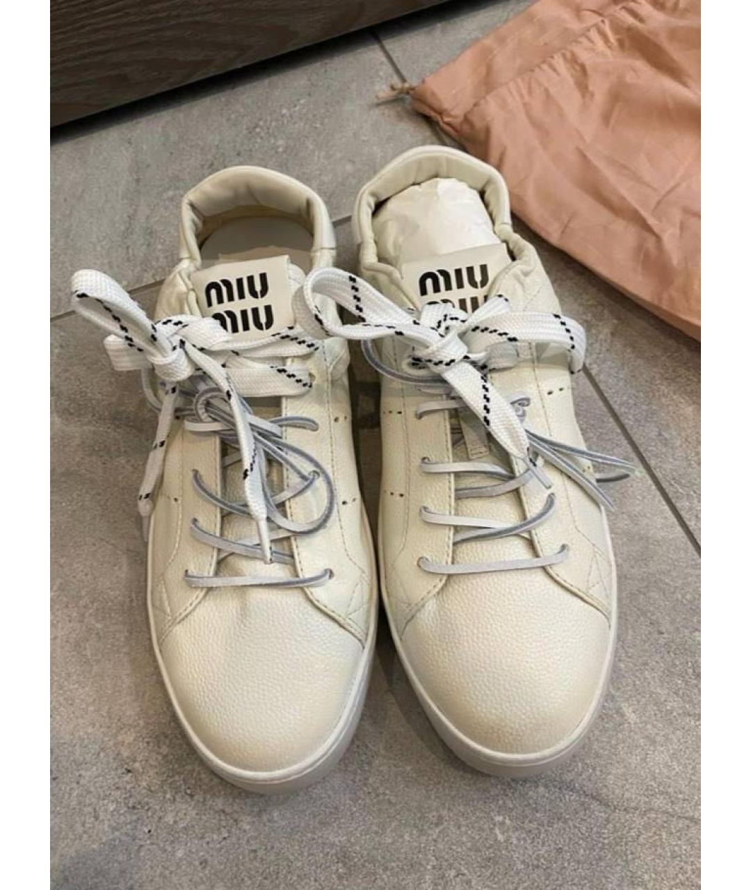 MIU MIU Белые кожаные кроссовки, фото 5