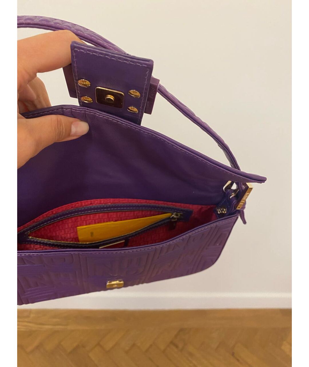 FENDI Фиолетовая кожаная сумка с короткими ручками, фото 2