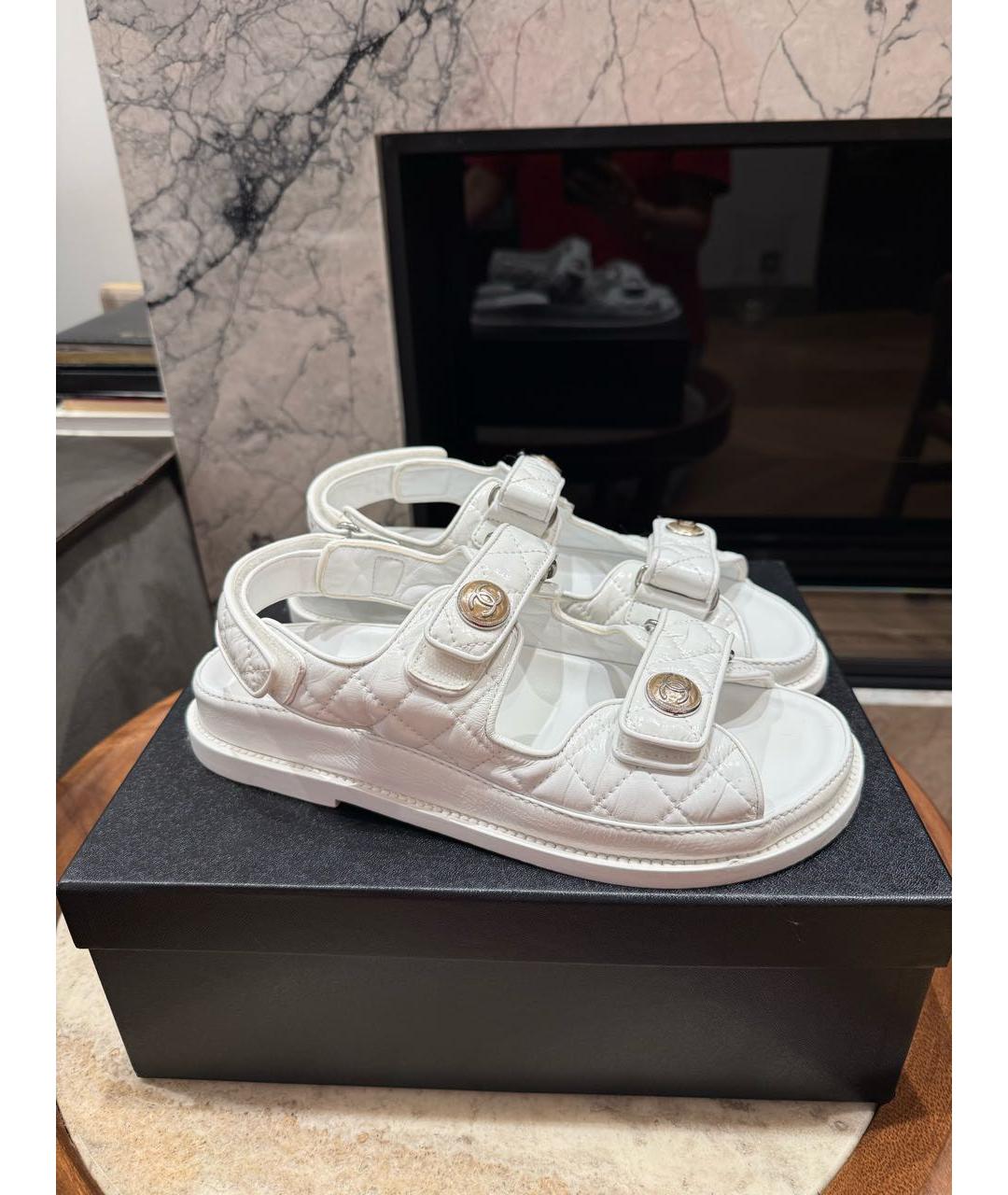 CHANEL Белые кожаные сандалии, фото 2