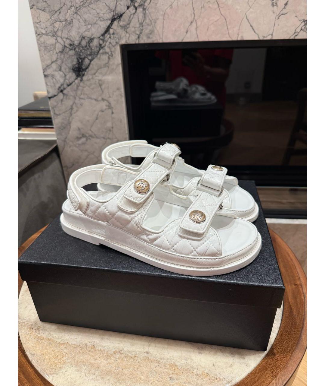 CHANEL Белые кожаные сандалии, фото 3