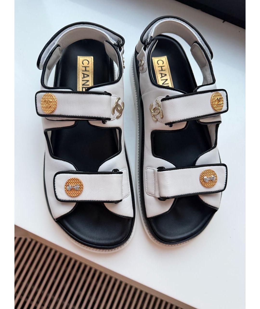 CHANEL Белые кожаные сандалии, фото 2