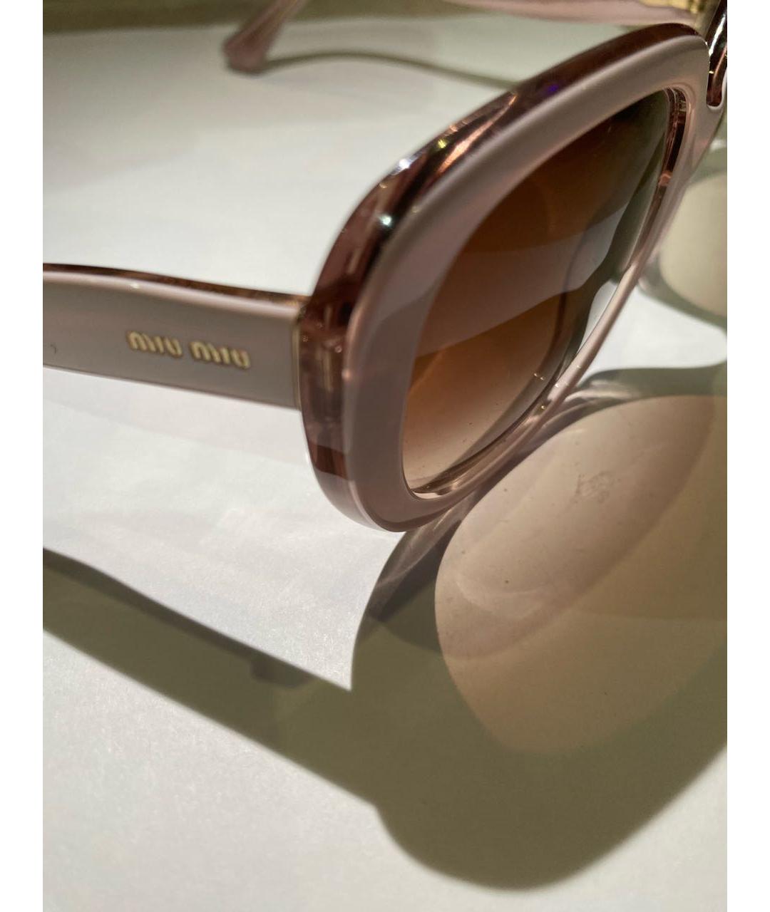 MIU MIU Бежевые пластиковые солнцезащитные очки, фото 3