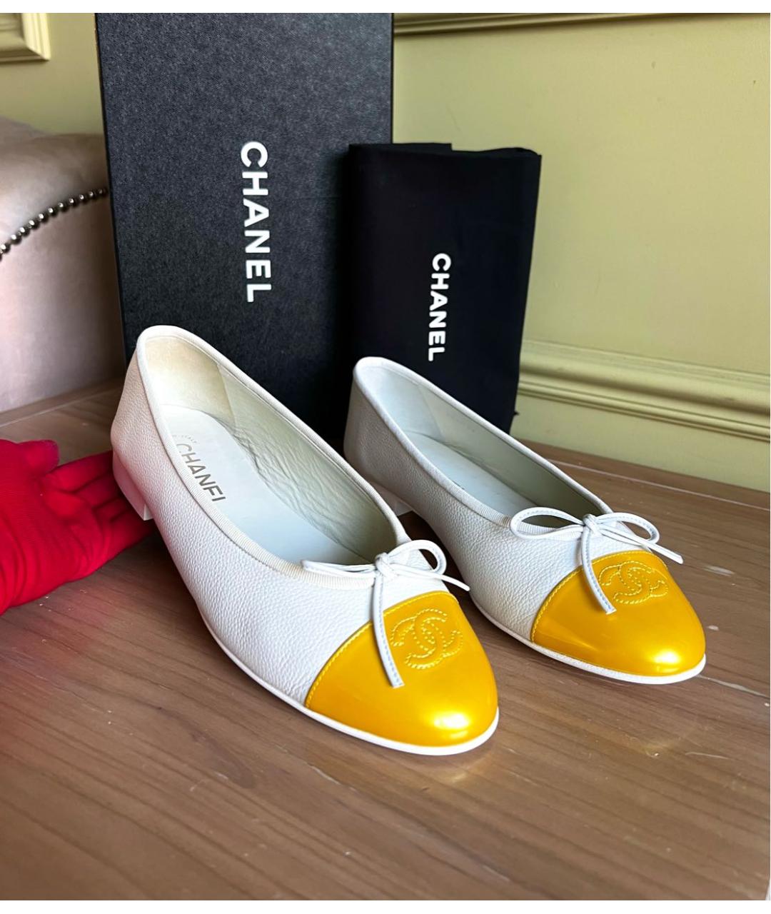 CHANEL Белые кожаные балетки, фото 2