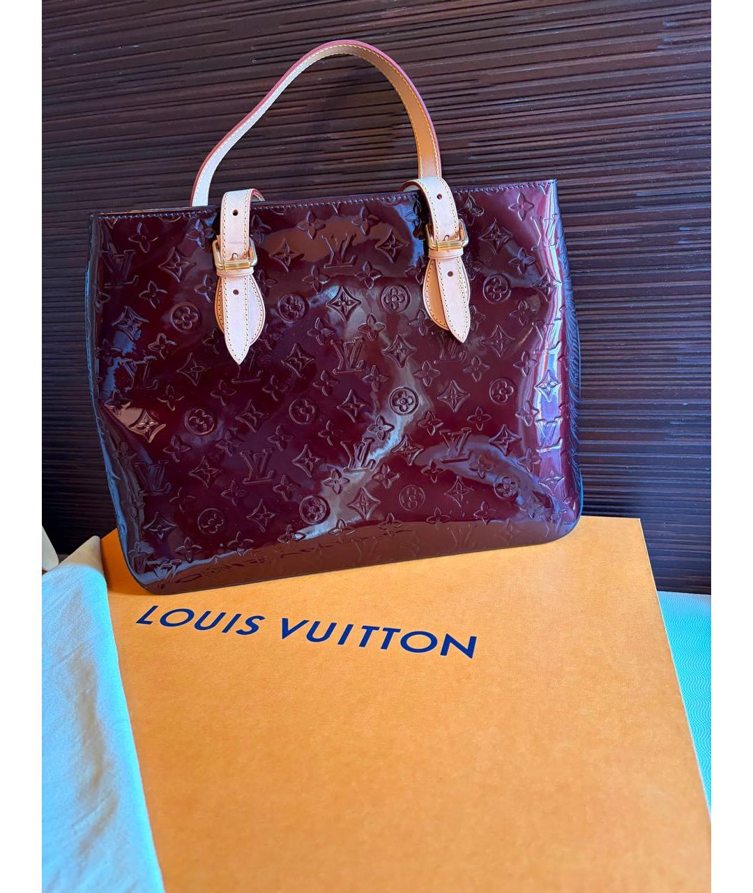 LOUIS VUITTON Бордовая сумка с короткими ручками из лакированной кожи, фото 7