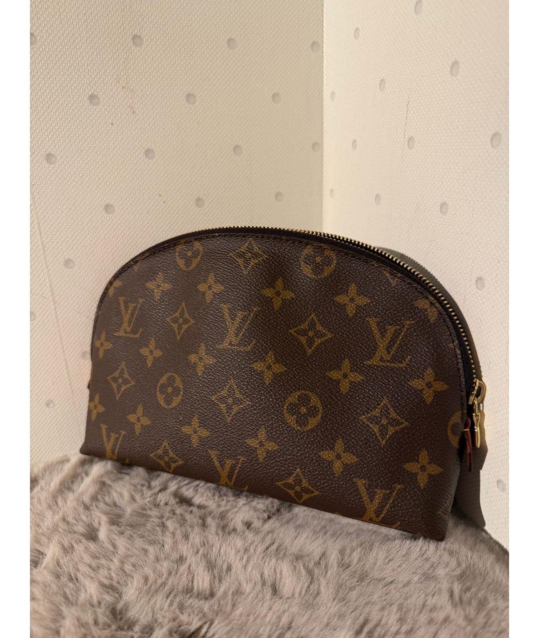 LOUIS VUITTON Коричневая канва косметичка, фото 6