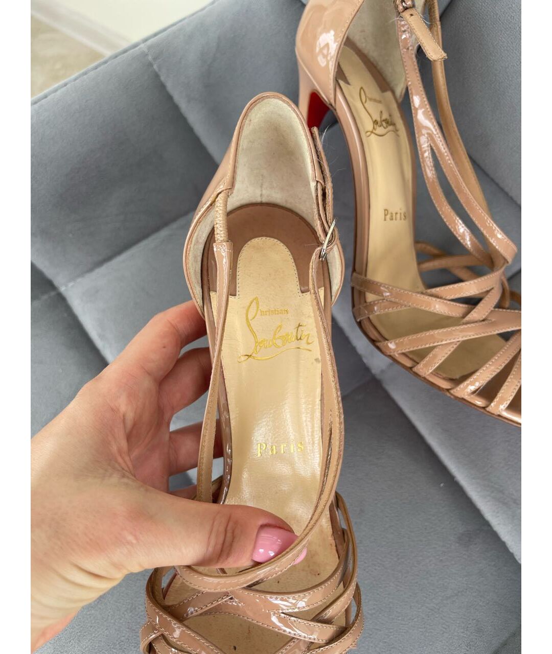CHRISTIAN LOUBOUTIN Бежевые босоножки из лакированной кожи, фото 5