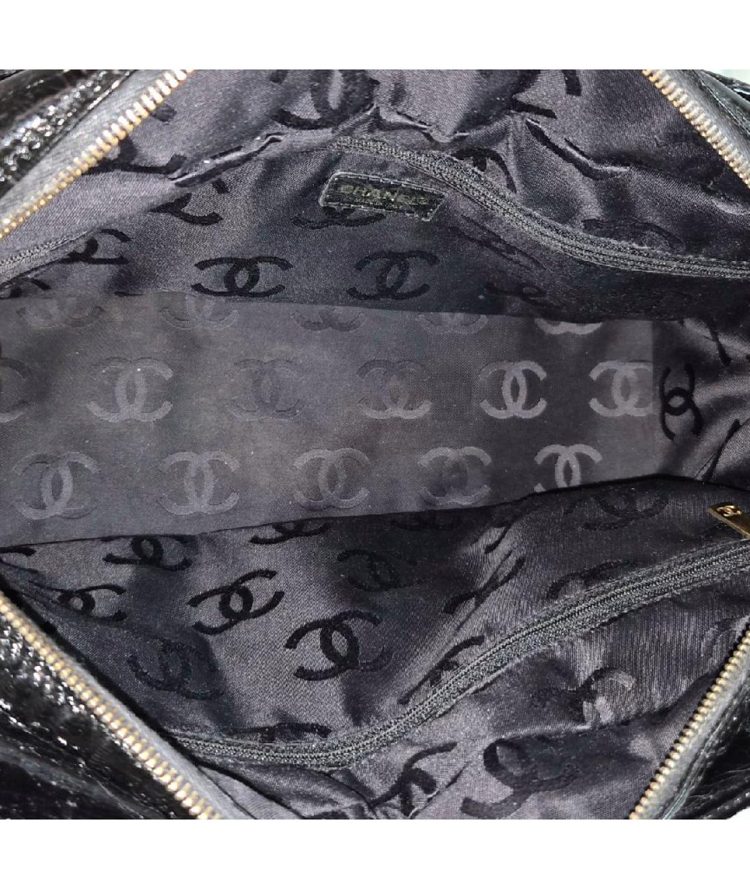 CHANEL Черная сумка с короткими ручками из лакированной кожи, фото 8