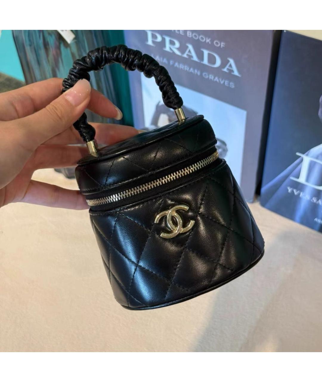 CHANEL Черная кожаная сумка с короткими ручками, фото 2