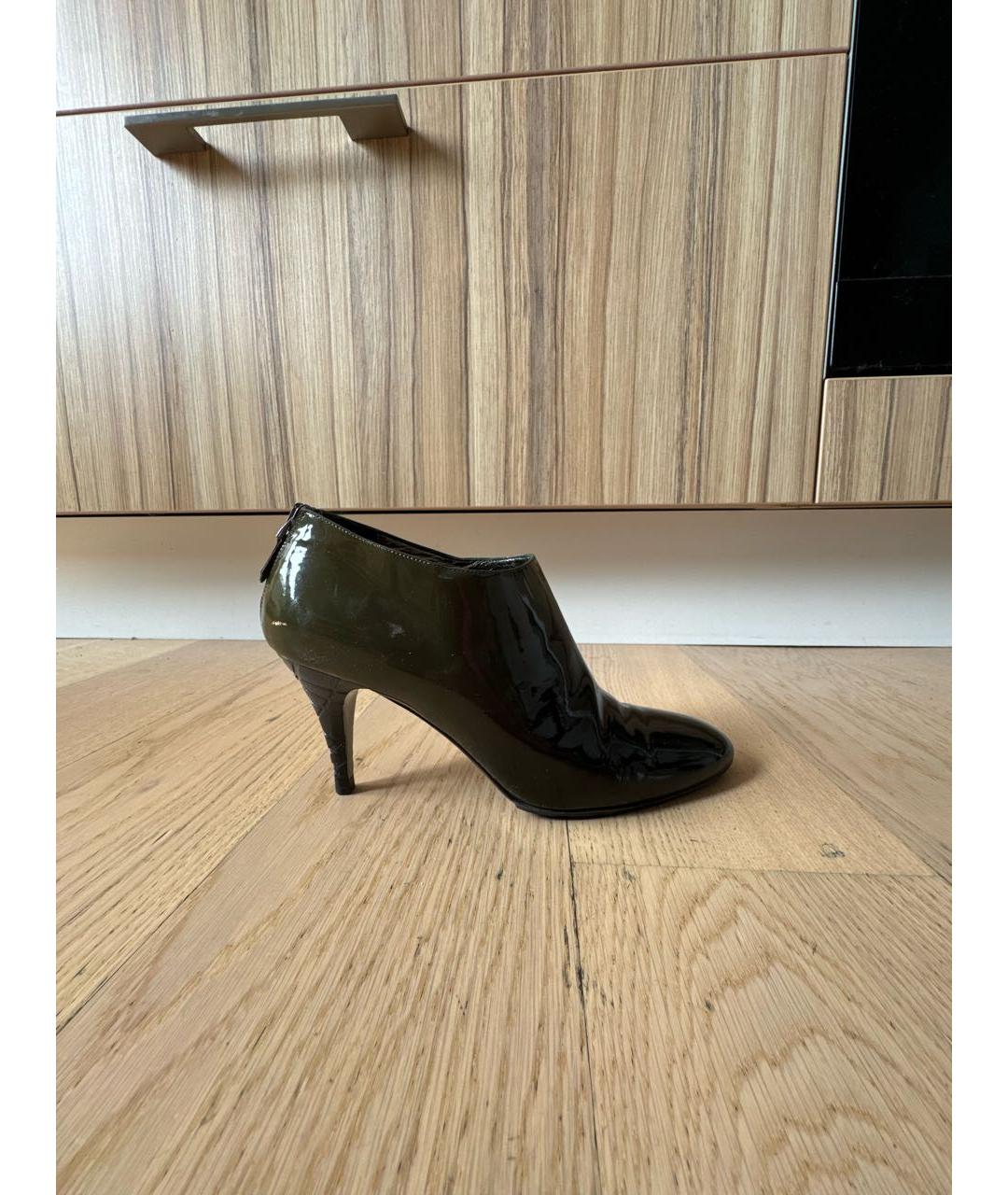 BURBERRY Хаки ботильоны из лакированной кожи, фото 9