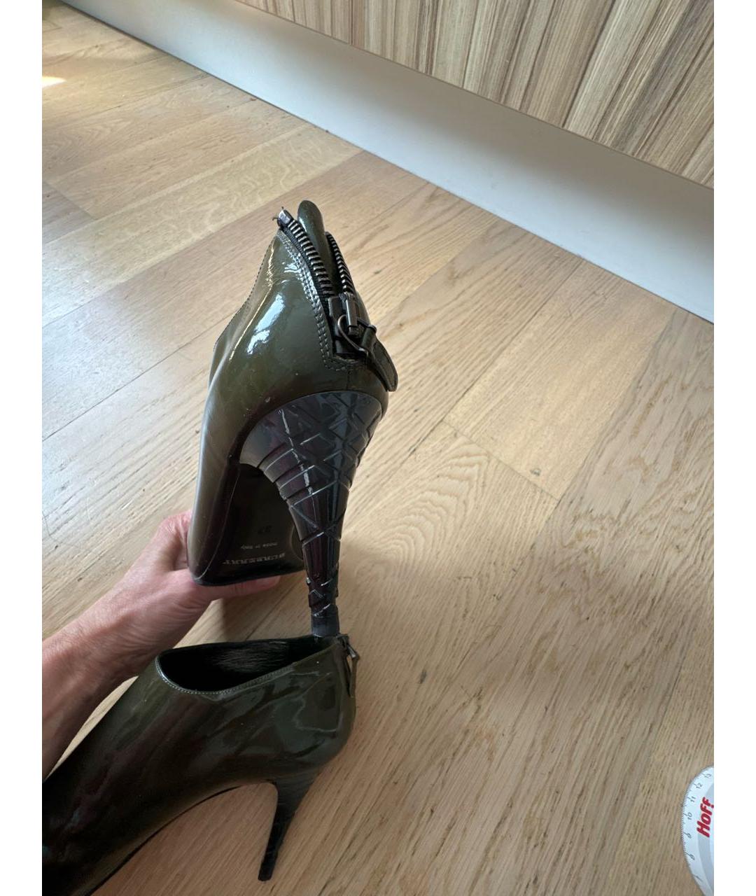 BURBERRY Хаки ботильоны из лакированной кожи, фото 6