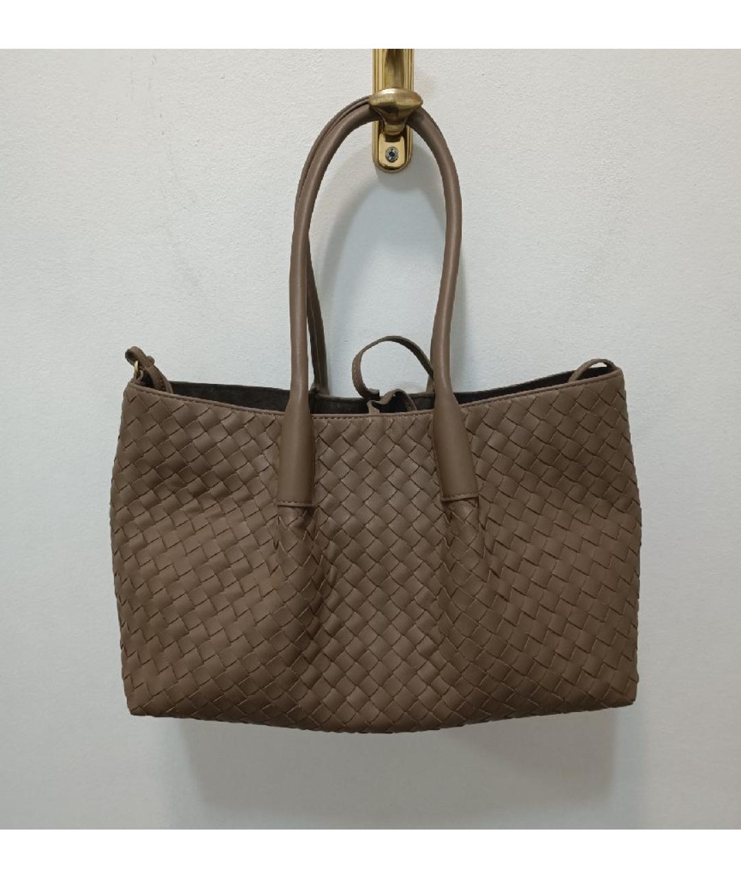 BOTTEGA VENETA Коричневая кожаная сумка с короткими ручками, фото 3