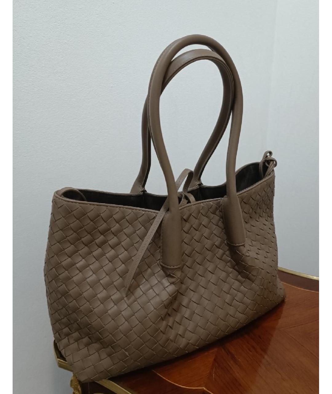 BOTTEGA VENETA Коричневая кожаная сумка с короткими ручками, фото 2